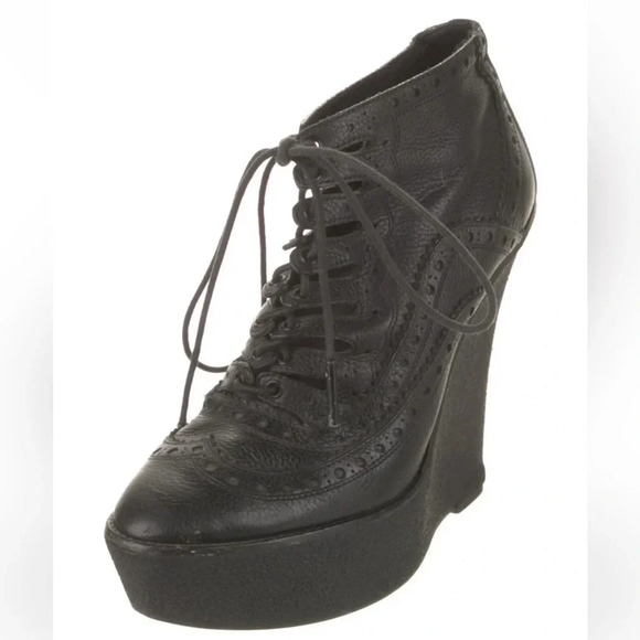 Burberry Leather Ankle Lace-Up Boots size 7 - Picture 1 of 5
